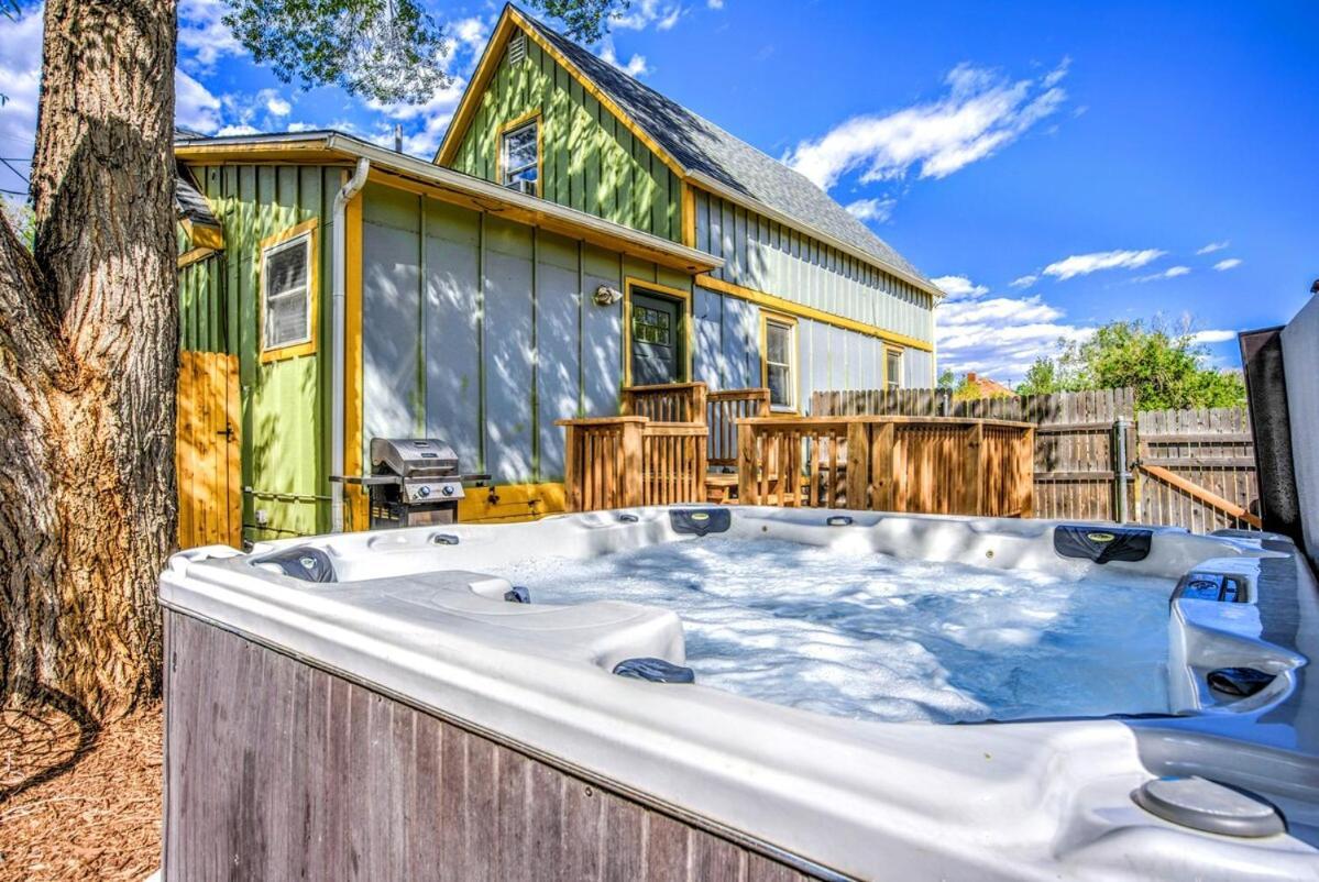 The Vibrant Victorian Hot Tub & Fire Pit In Occ Villa Colorado Springs Exterior foto